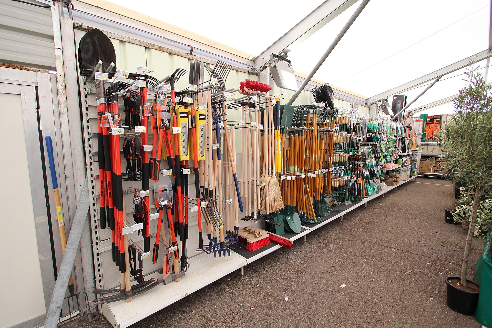 DIY & garden tools aisle